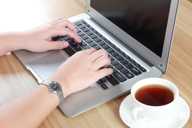 網(wǎng)站制作好之后維護(hù)工作是相當(dāng)?shù)闹匾? /></a>
                </div>
                <div   id=