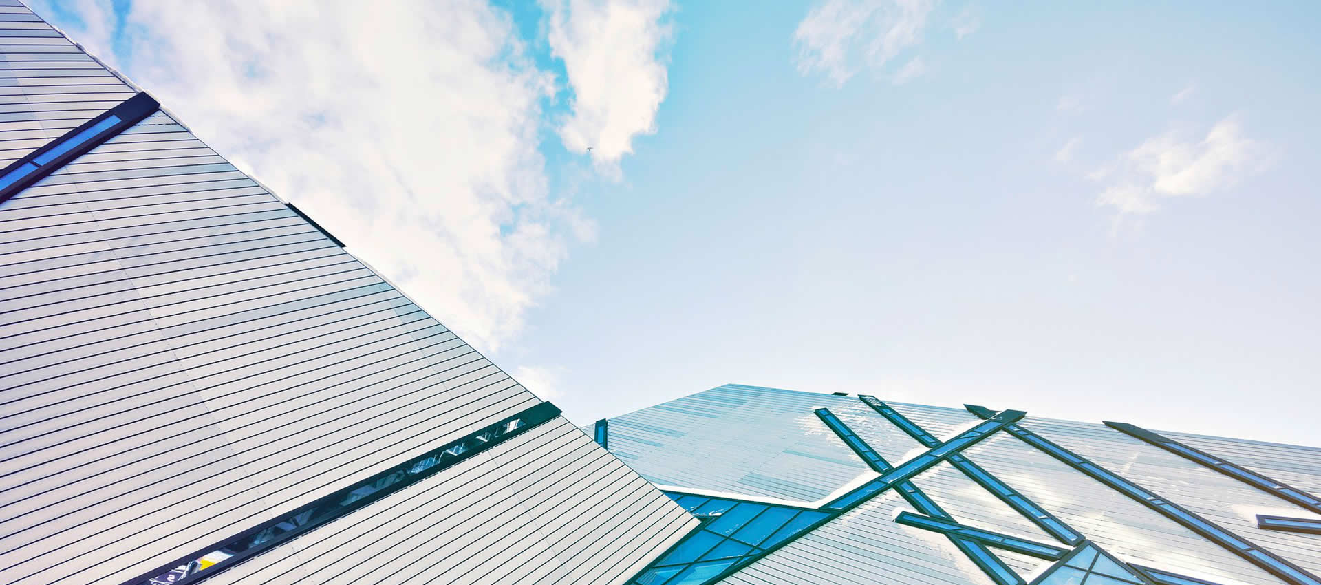 做一個醫(yī)療美容機構(gòu)的網(wǎng)站搭建，方案應(yīng)該怎么設(shè)計？